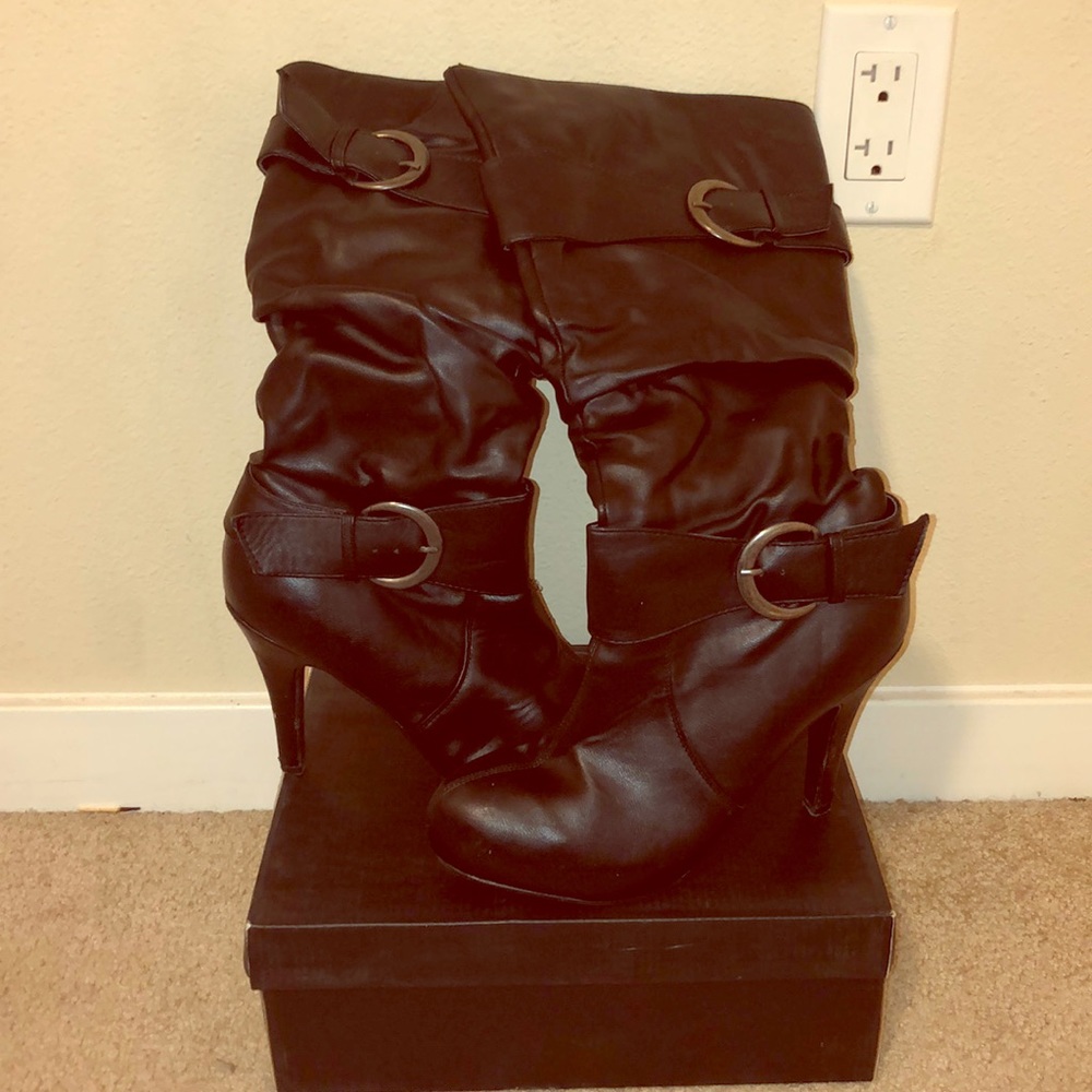 Black leather boots with heel